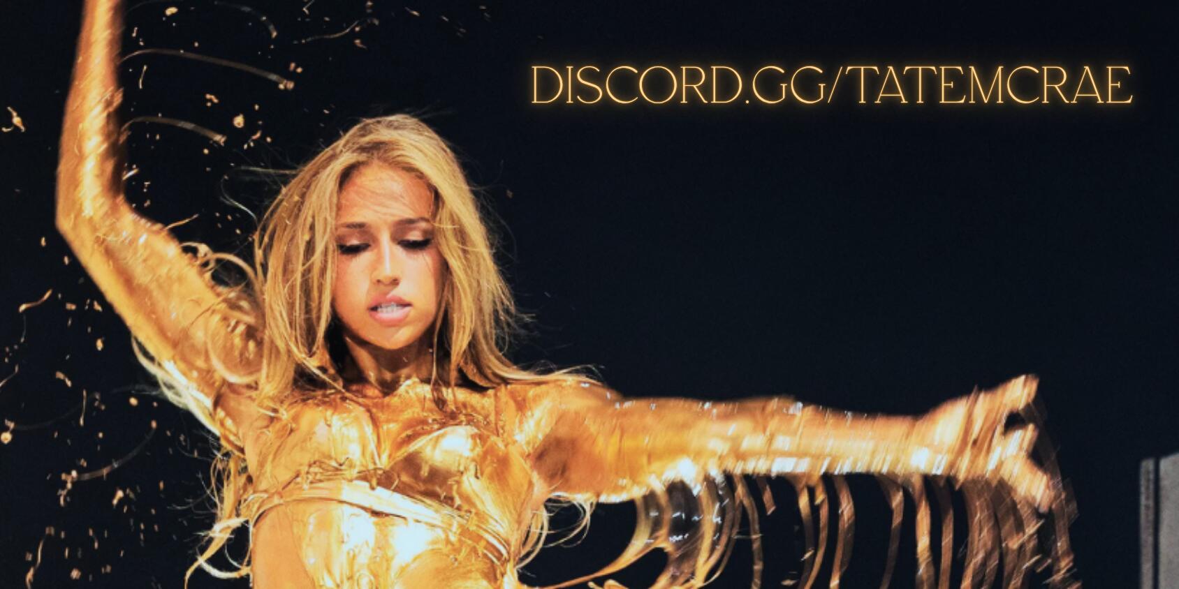 Discovery splash banner for Tate McRae Discord server